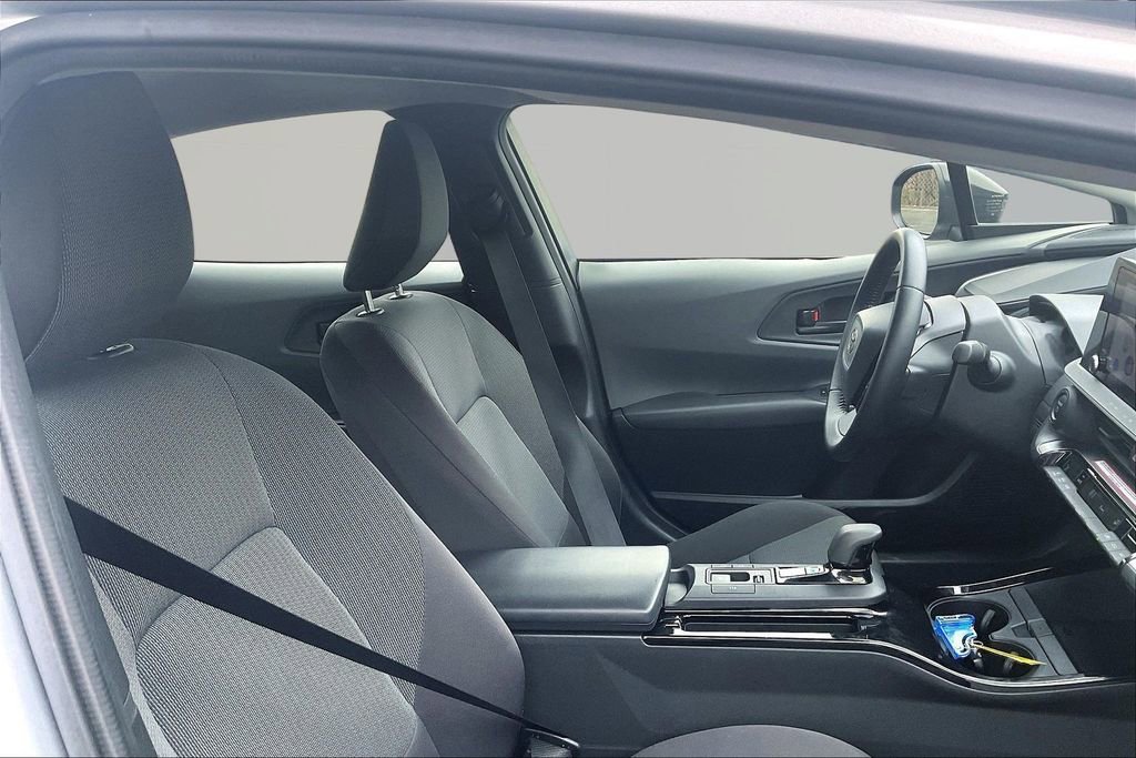Used 2023 Toyota Prius LE FWD image 30