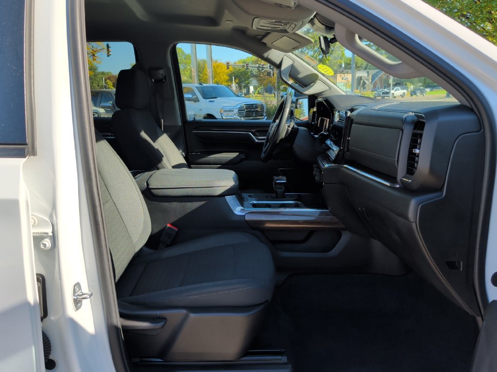Used 2024 Chevrolet Silverado 1500 RST w/ Z71 Off-Road Package AWD/4WD image 37