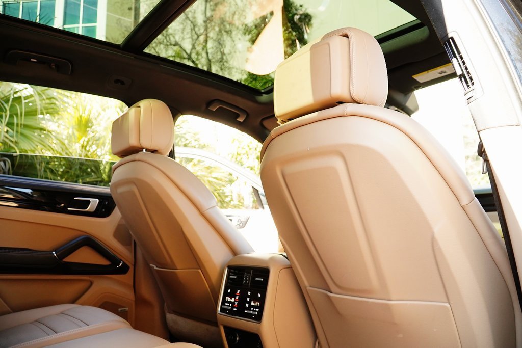Used 2019 Porsche Cayenne S image 32