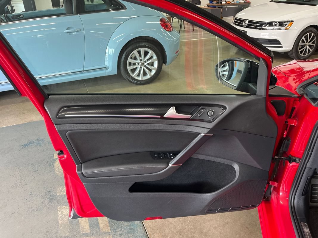 Used 2015 Volkswagen Golf R 4-Door AWD/4WD image 28