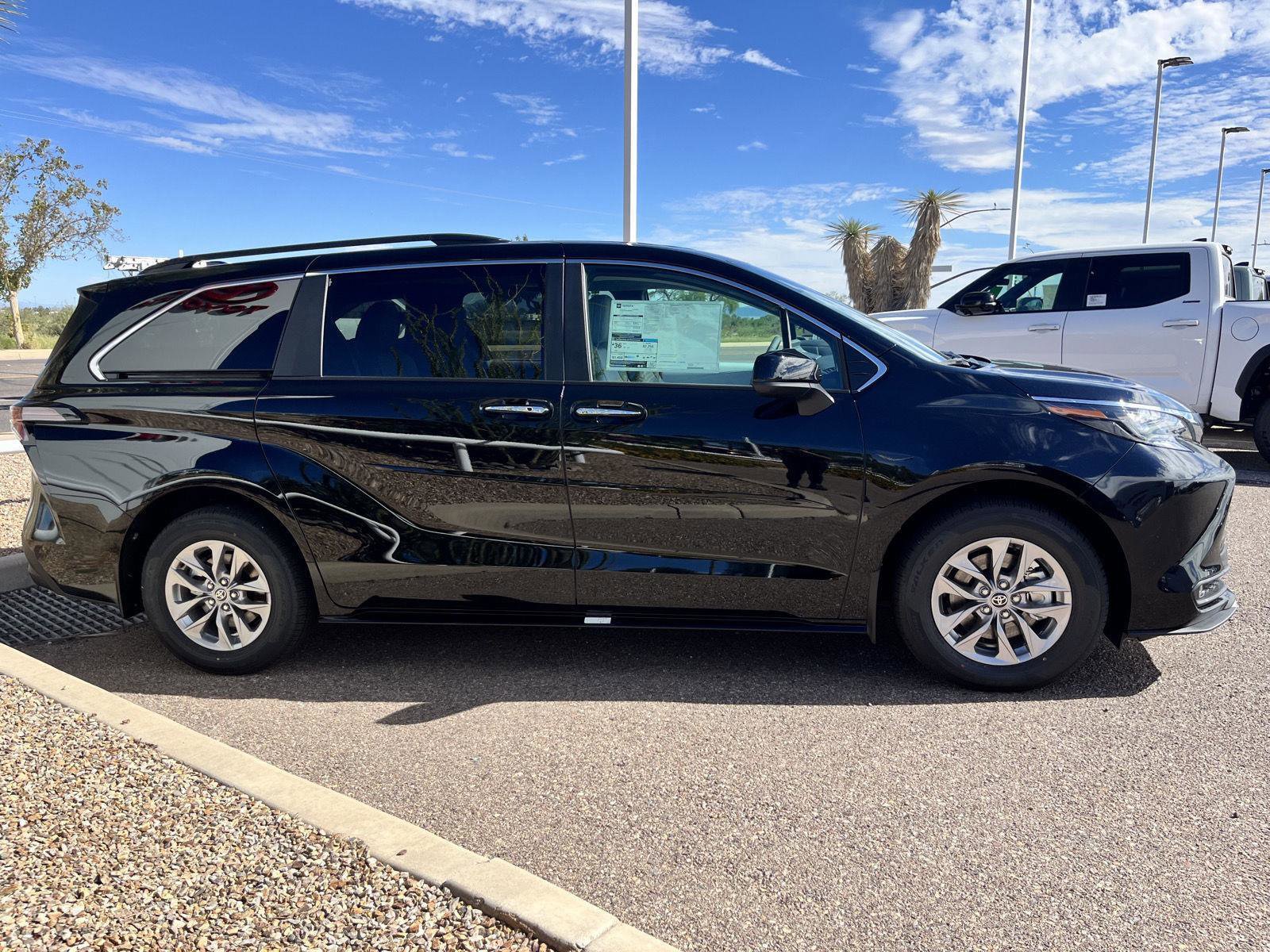 New 2025 Toyota Sienna XLE image 9