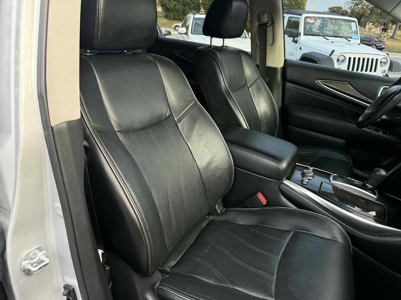 Used 2015 INFINITI QX60 AWD w/ Premium Package image 21