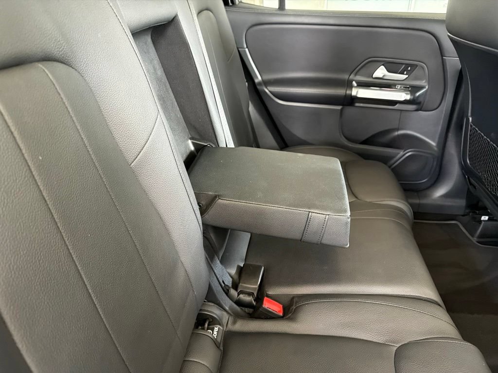 Used 2022 Mercedes-Benz GLB 250 image 36