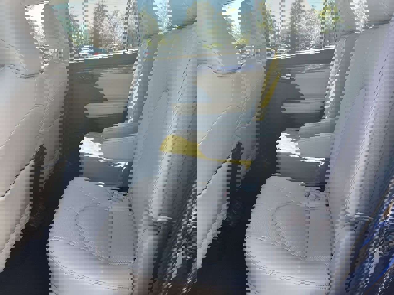 Used 2023 Toyota Highlander Limited image 32