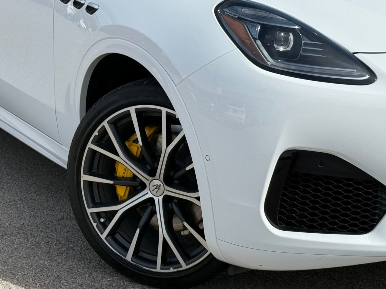 Certified 2023 Maserati Grecale GT image 2