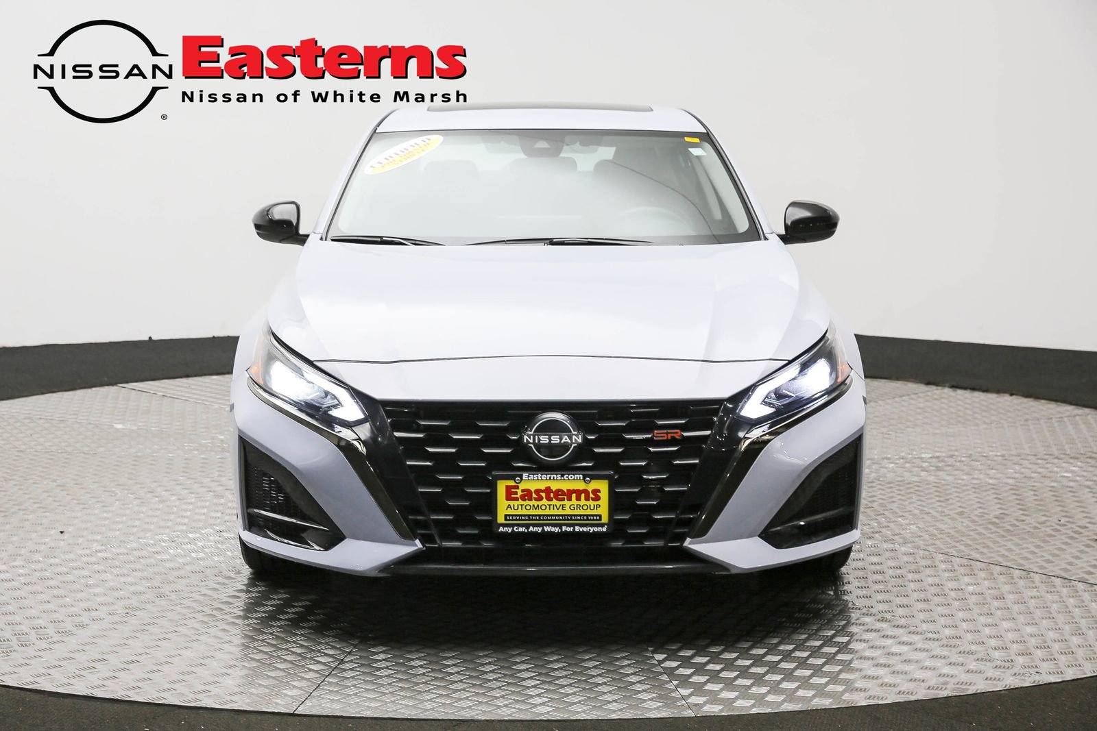 Used 2023 Nissan Altima 2.5 SR w/ SR Premium Package FWD image 2