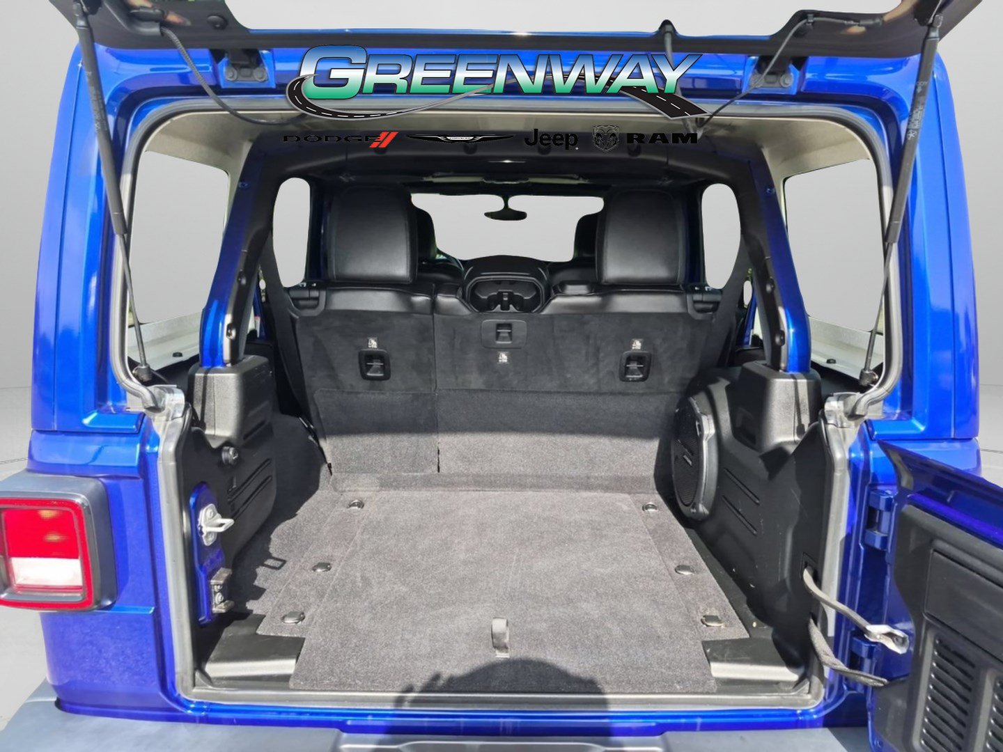 Used 2018 Jeep Wrangler Unlimited Sahara AWD/4WD image 5