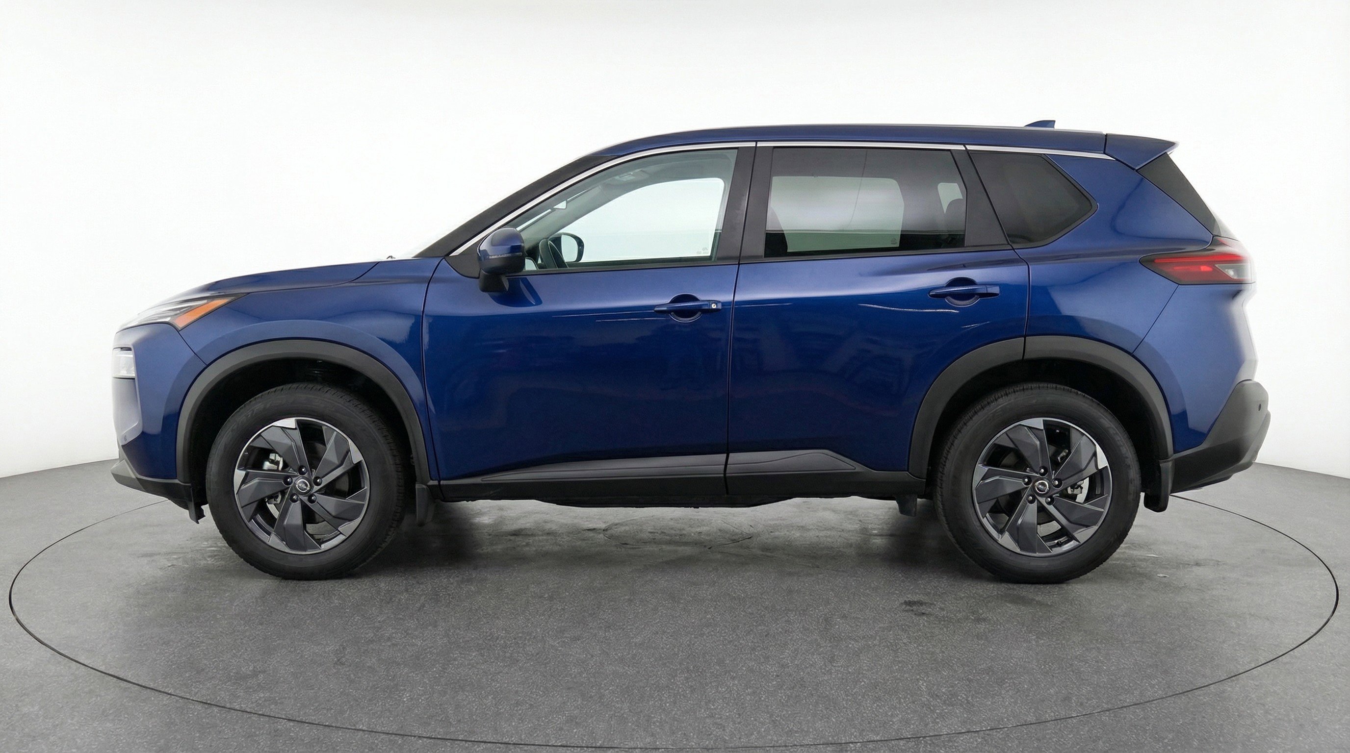 Used 2025 Nissan Rogue SV image 5