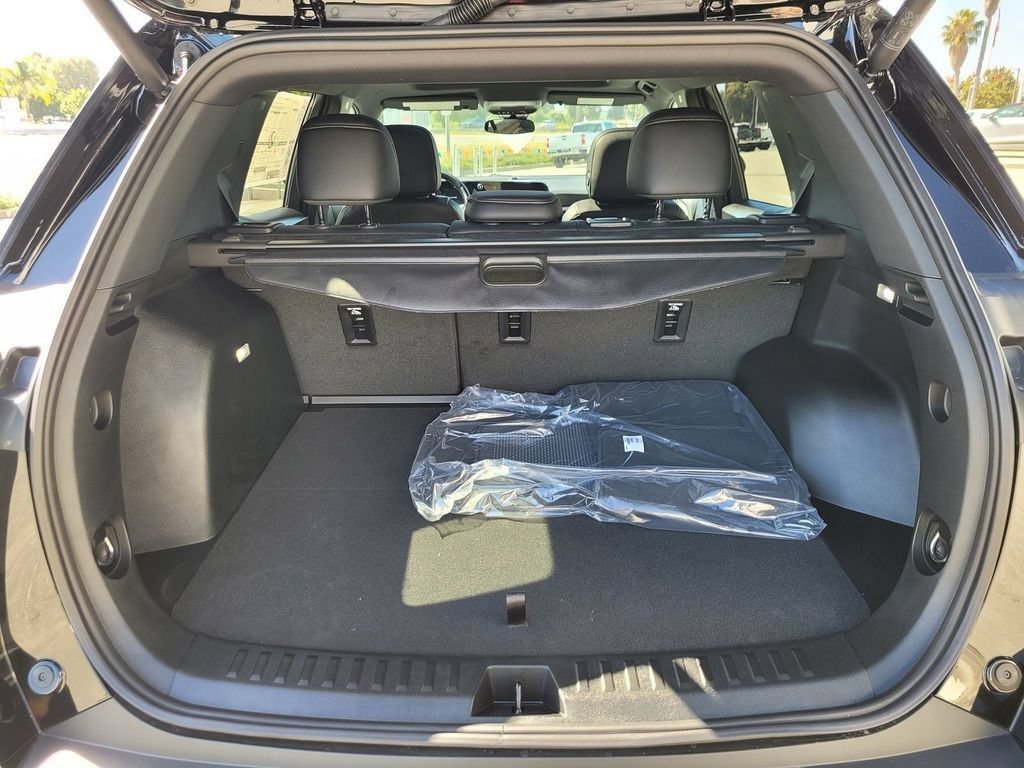 New 2026 Chevrolet Equinox LT w/ Convenience Package II FWD image 7