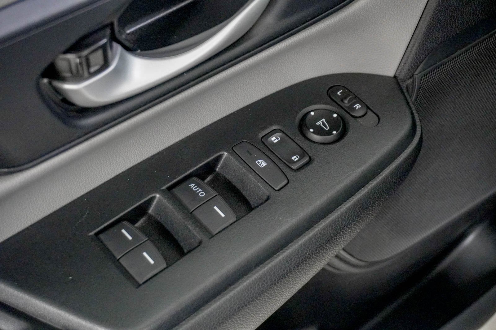 Used 2020 Honda CR-V LX image 17