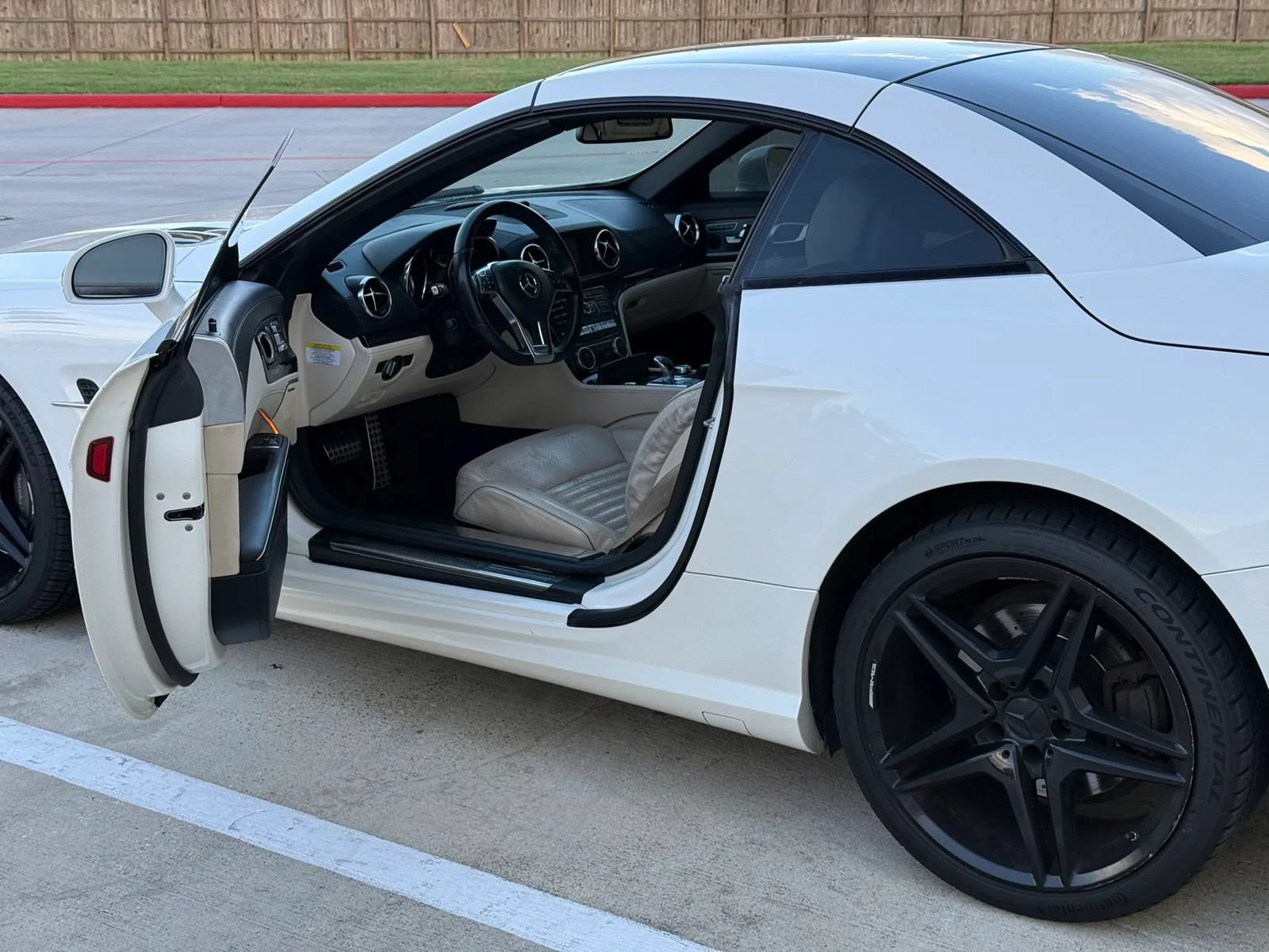 Used 2014 Mercedes-Benz SL 550 image 9