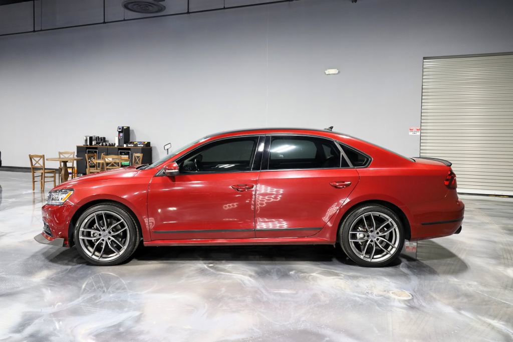 Used 2017 Volkswagen Passat 1.8T SEL Premium image 4