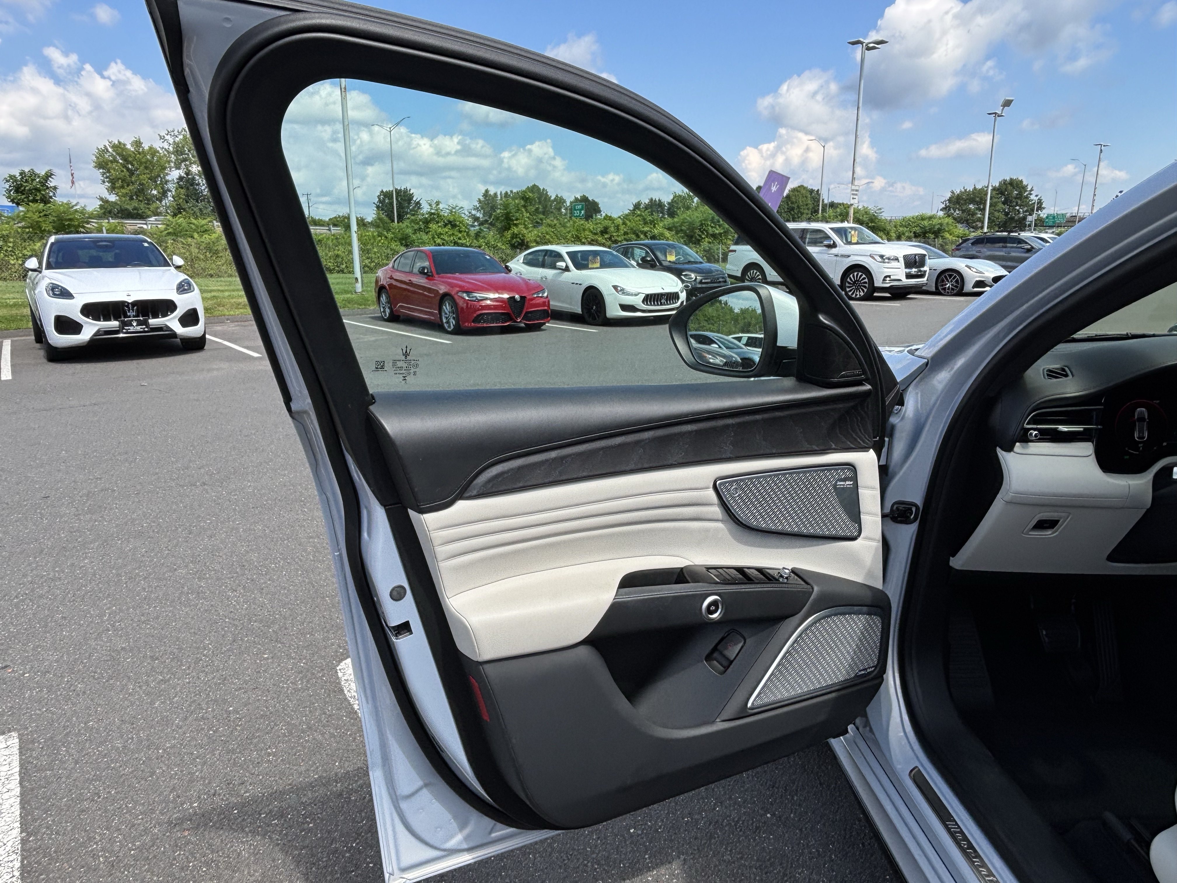 Used 2023 Maserati Grecale Modena AWD/4WD image 34