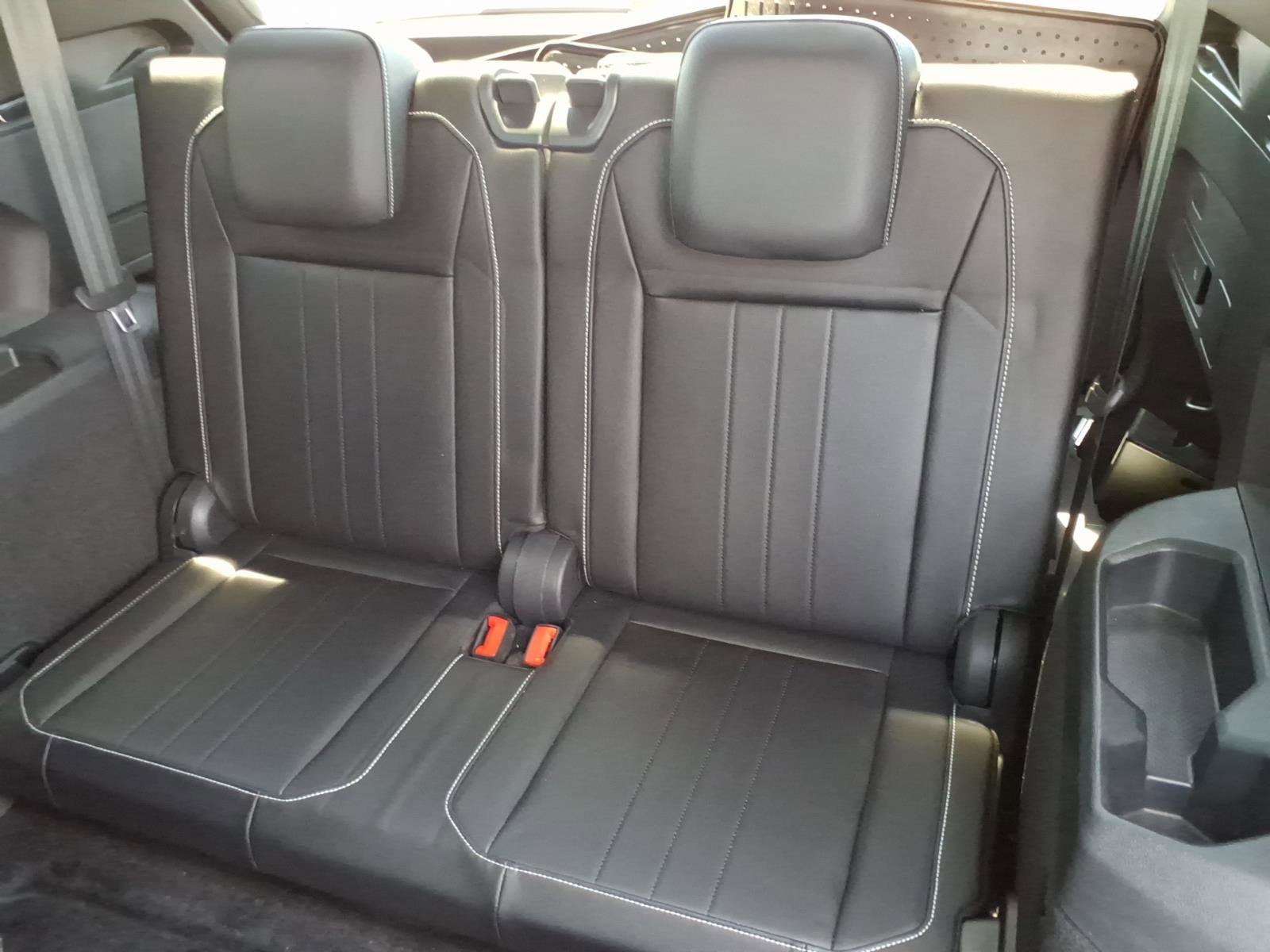 Certified 2024 Volkswagen Tiguan SE R-Line FWD image 25