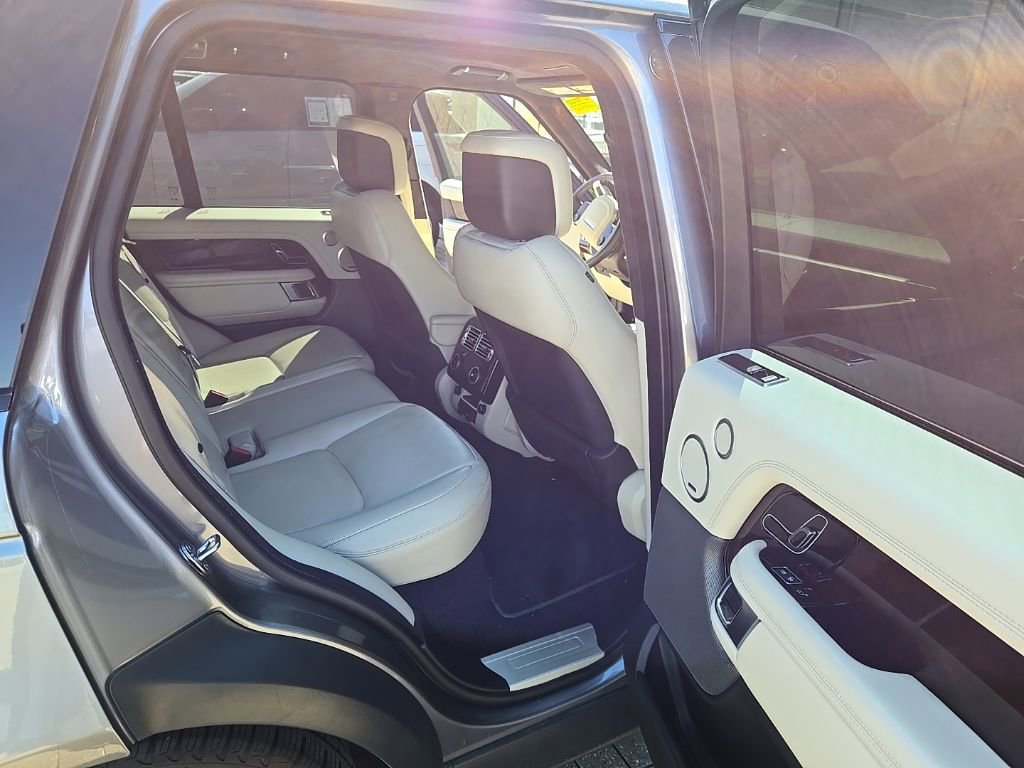Used 2020 Land Rover Range Rover HSE image 19