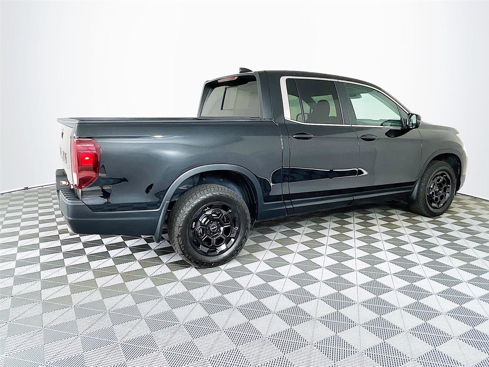 Used 2025 Honda Ridgeline RTL+ image 11