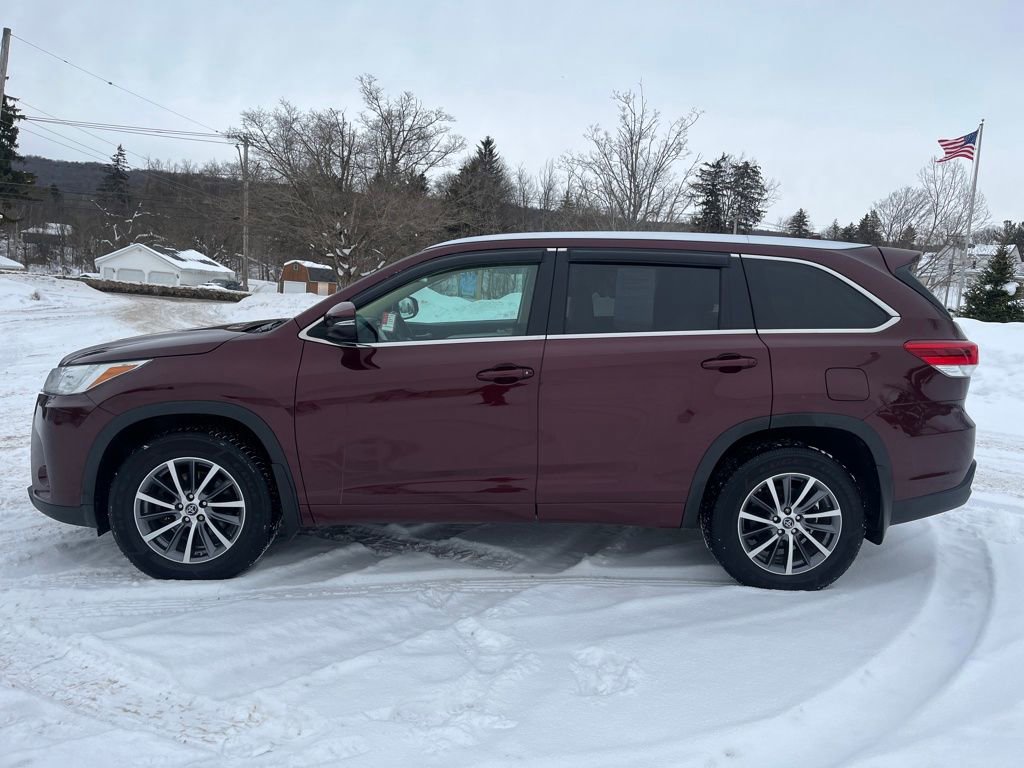Used 2018 Toyota Highlander XLE AWD/4WD image 10