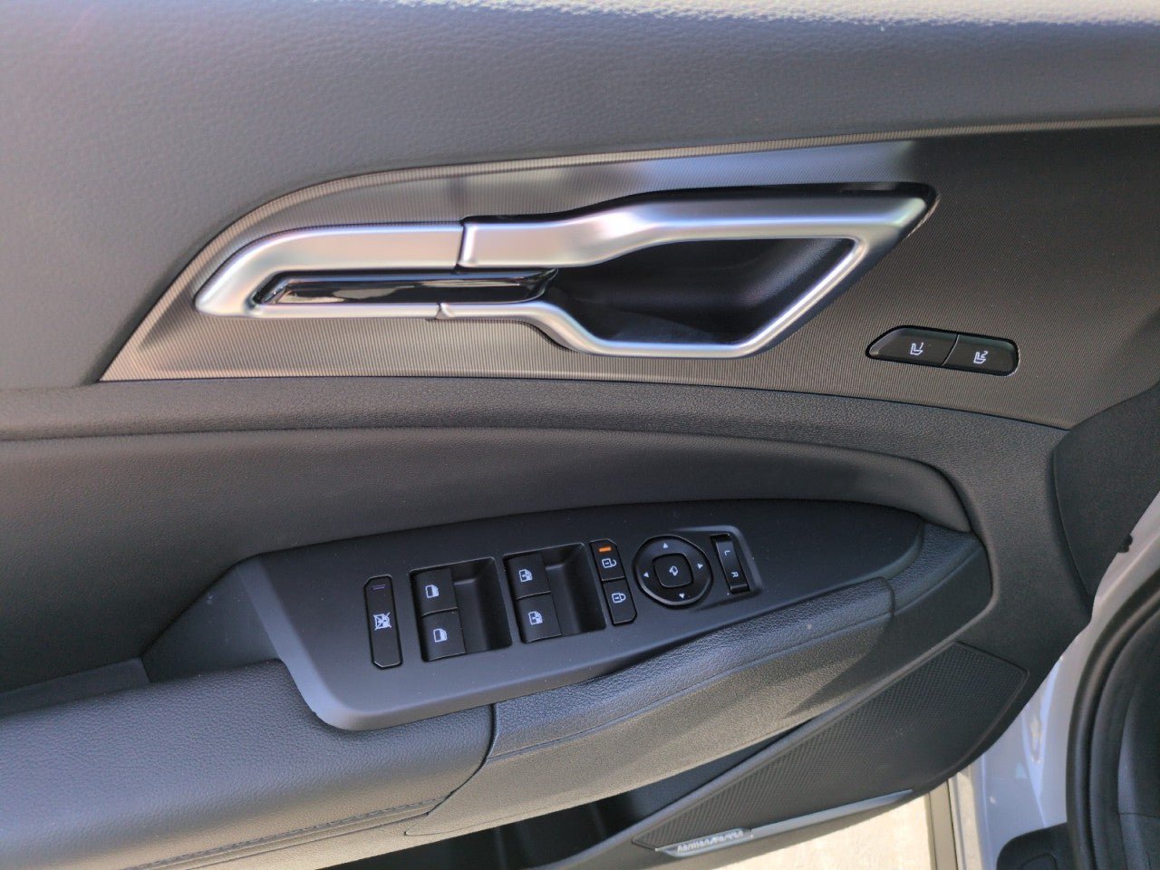 New 2026 Kia Sportage SX FWD image 12