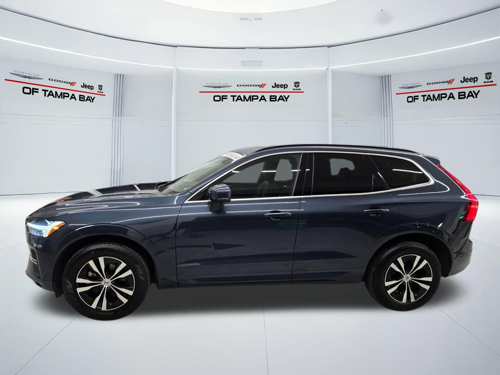 Used 2023 Volvo XC60 B5 Core AWD/4WD image 3