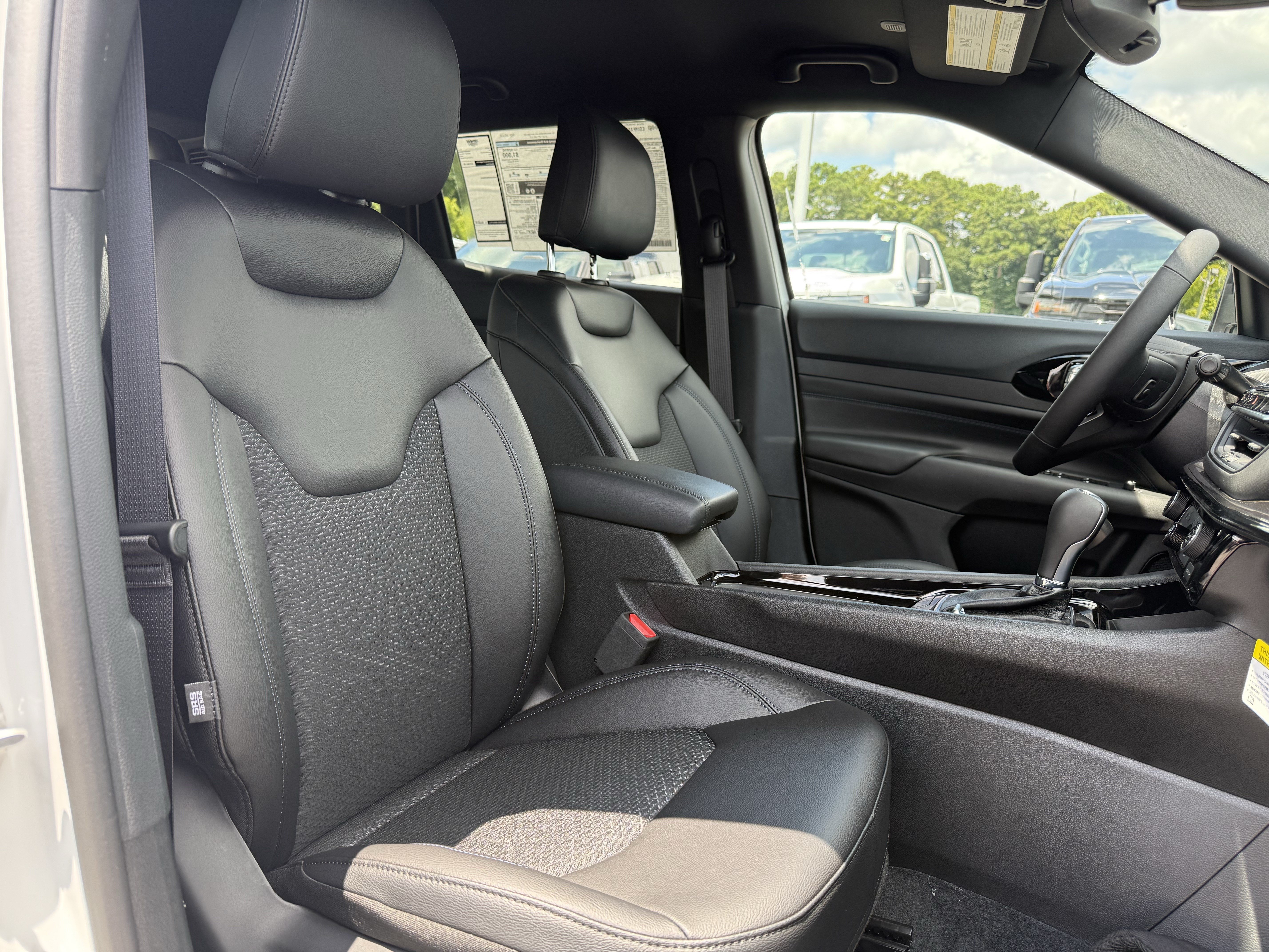 New 2026 Jeep Compass Latitude AWD/4WD image 32