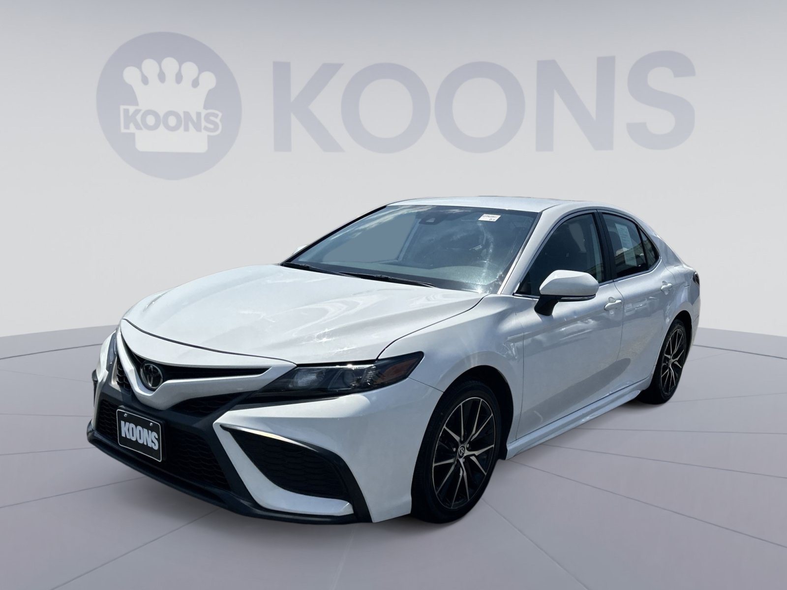 Used 2024 Toyota Camry SE FWD image 5
