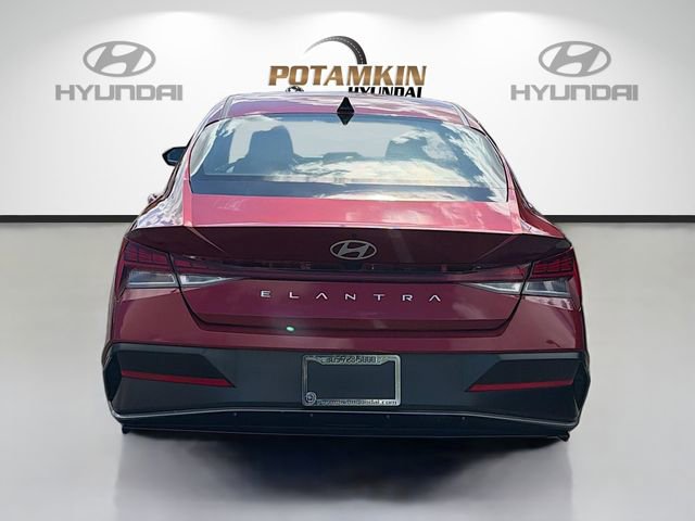 Certified 2025 Hyundai Elantra SEL FWD image 6