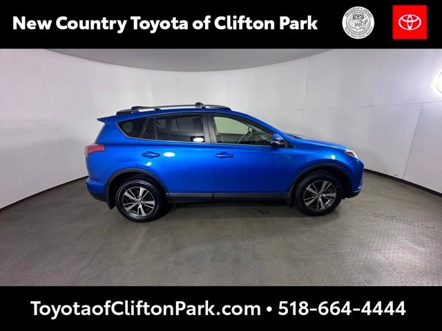 Used 2017 Toyota RAV4 XLE AWD/4WD image 2