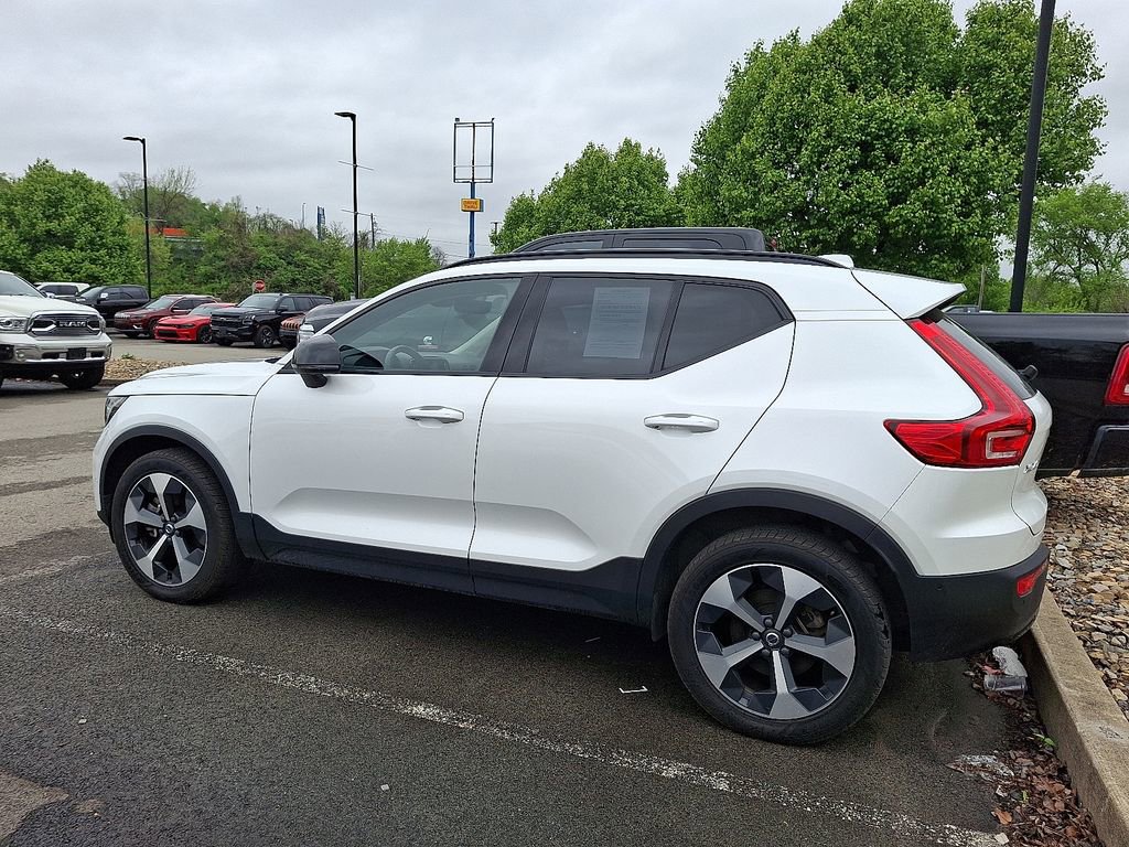 Used 2023 Volvo XC40 B4 Ultimate FWD image 4