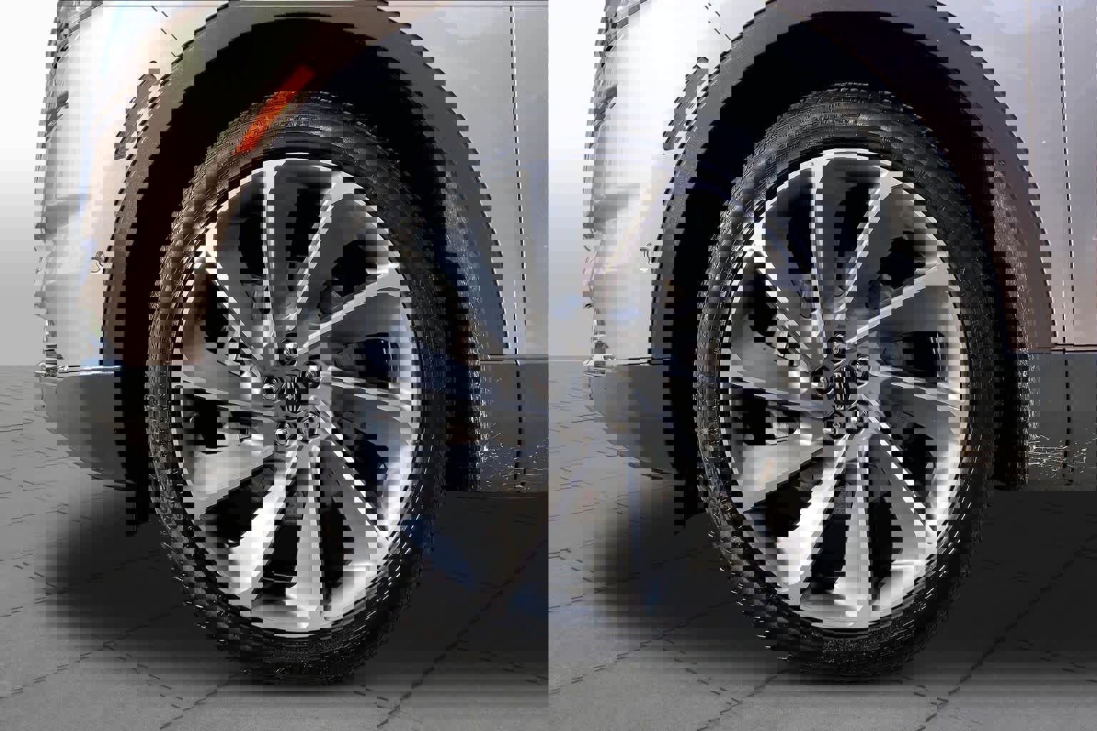 Used 2021 Lincoln Nautilus Reserve w/ Equipment Group 202A image 10