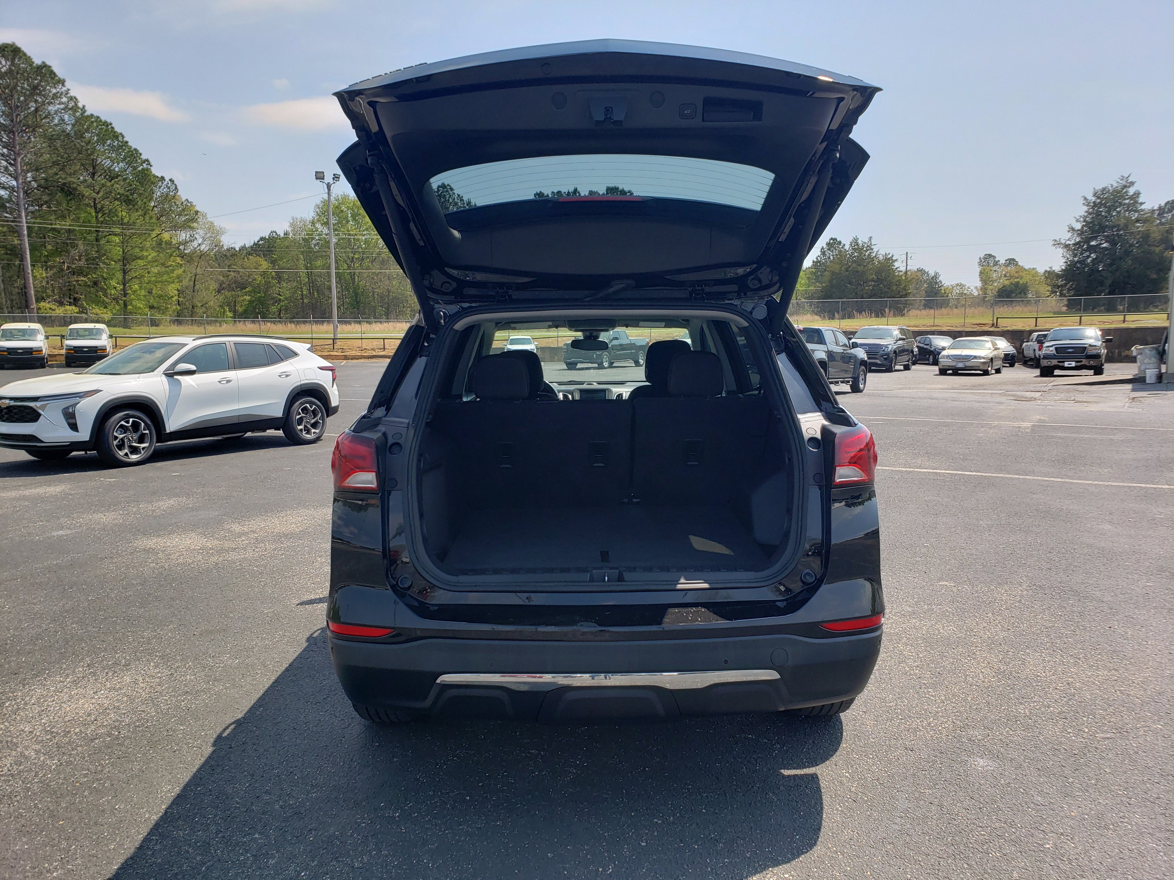 Used 2022 Chevrolet Equinox LT w/ Driver Convenience Package image 10