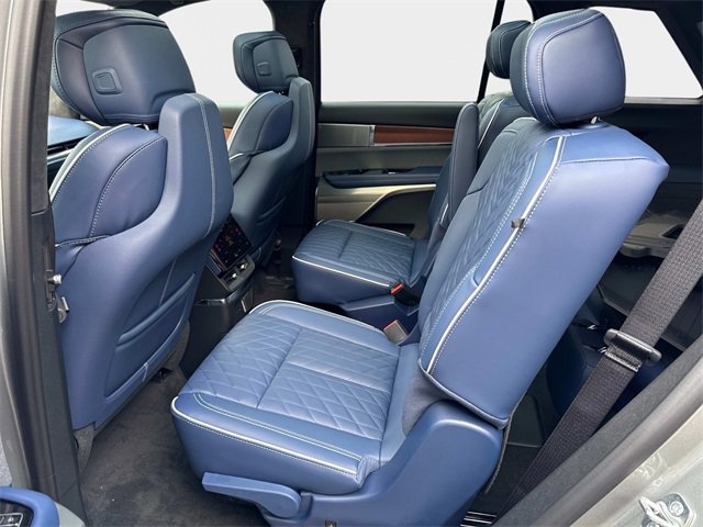New 2026 Cadillac Vistiq Premium Luxury w/ LPO, Floor Liner Package image 10