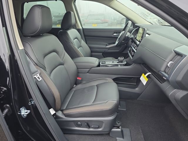 New 2025 Nissan Pathfinder SL w/ Black Appearance Package image 9