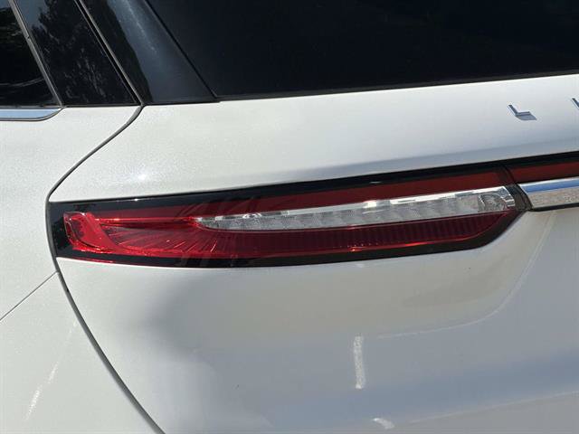 Used 2022 Lincoln Corsair AWD w/ Premium Package image 9