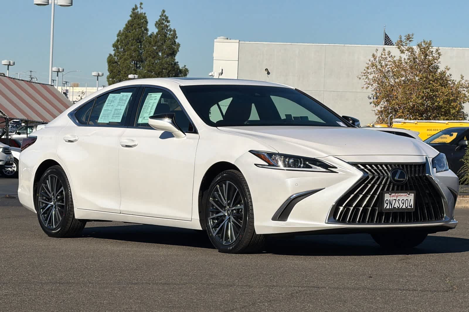 Certified 2025 Lexus ES 300h w/ Premium Package FWD image 5