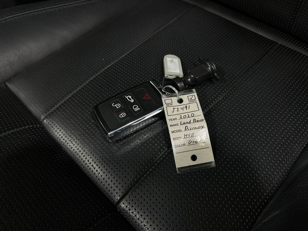 Used 2020 Land Rover Discovery HSE image 40