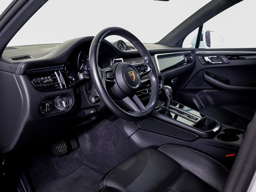 Certified 2024 Porsche Macan w/ Premium Plus Package image 4