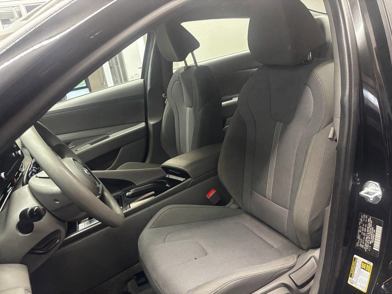 Used 2023 Hyundai Elantra SE FWD image 18