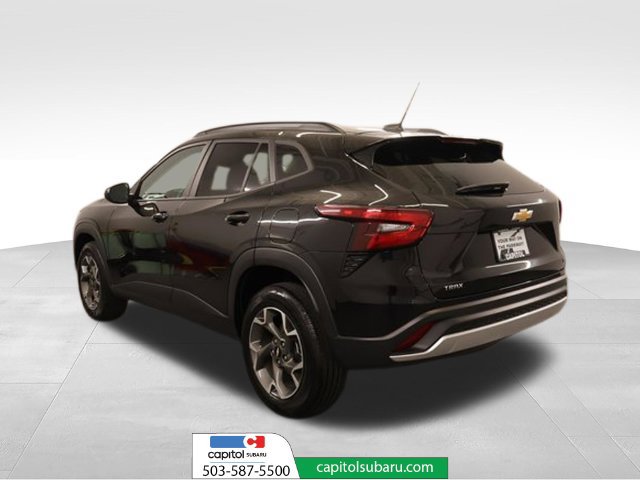 Used 2025 Chevrolet Trax LT FWD image 5