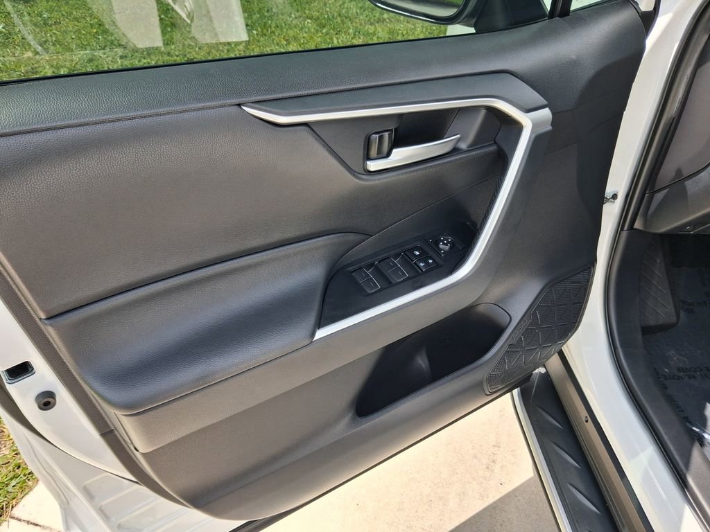 Used 2024 Toyota RAV4 XLE w/ Convenience Package image 15