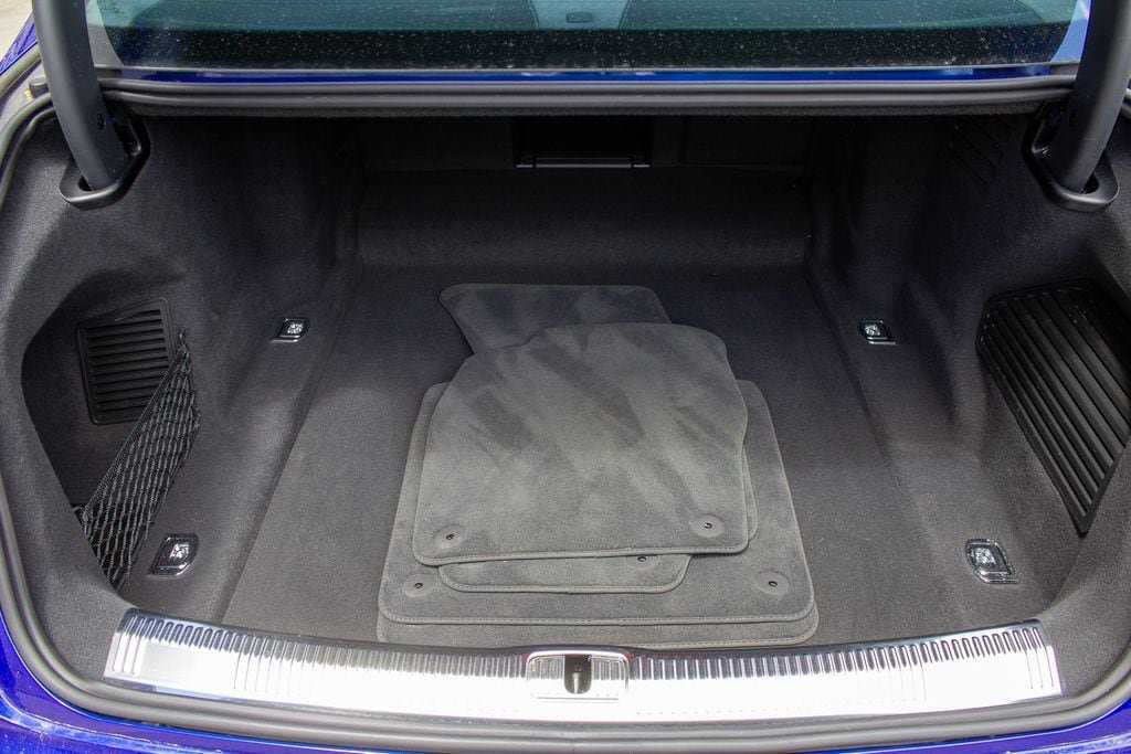 Used 2023 Audi S8 w/ S8 Comfort Plus Package AWD/4WD image 23