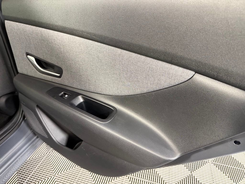 Used 2024 Hyundai Elantra Limited image 31