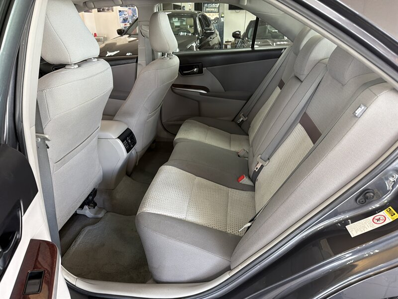 Used 2012 Toyota Camry XLE w/ Convenience Pkg FWD image 19