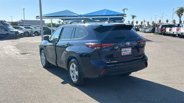 Used 2024 Toyota Highlander LE AWD/4WD image 5