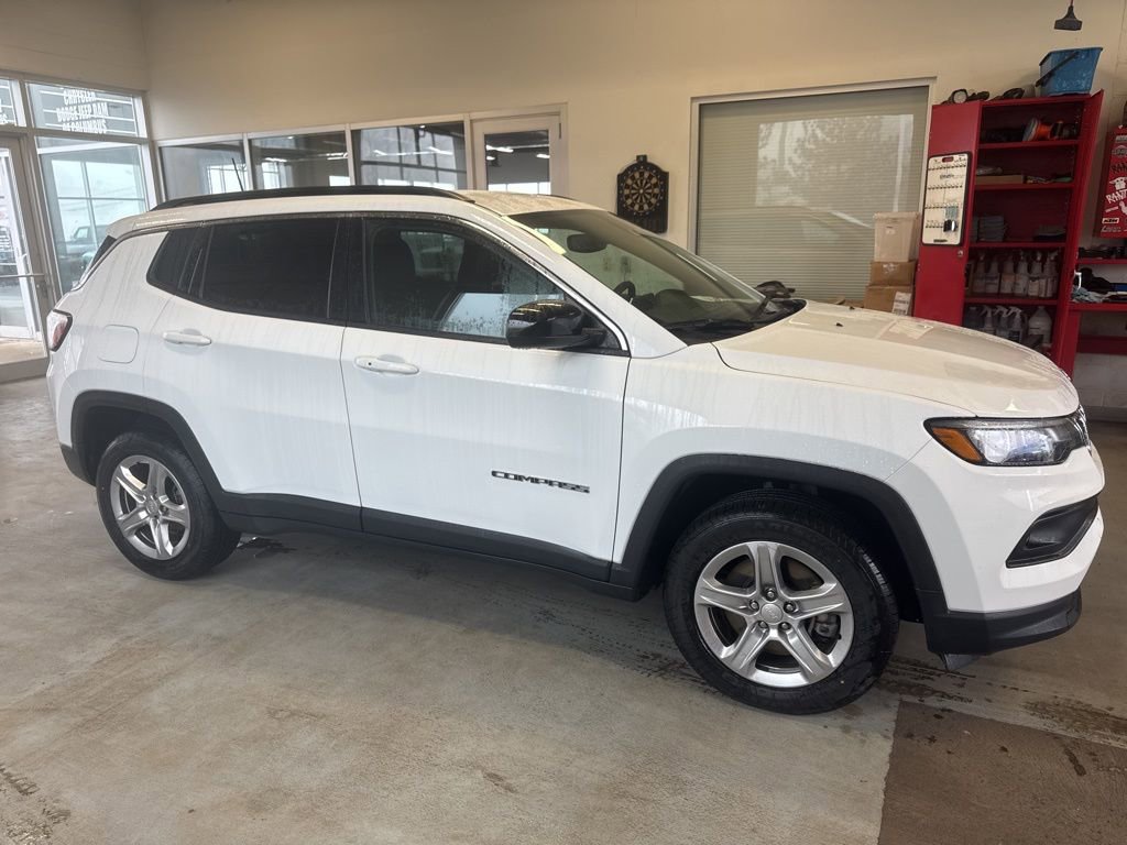Used 2023 Jeep Compass Latitude w/ Convenience Group image 2