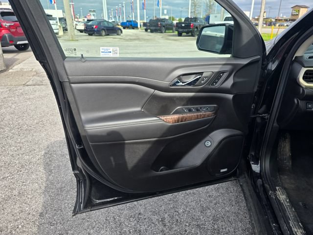 Used 2023 GMC Acadia Denali w/ Trailering Package AWD/4WD image 10