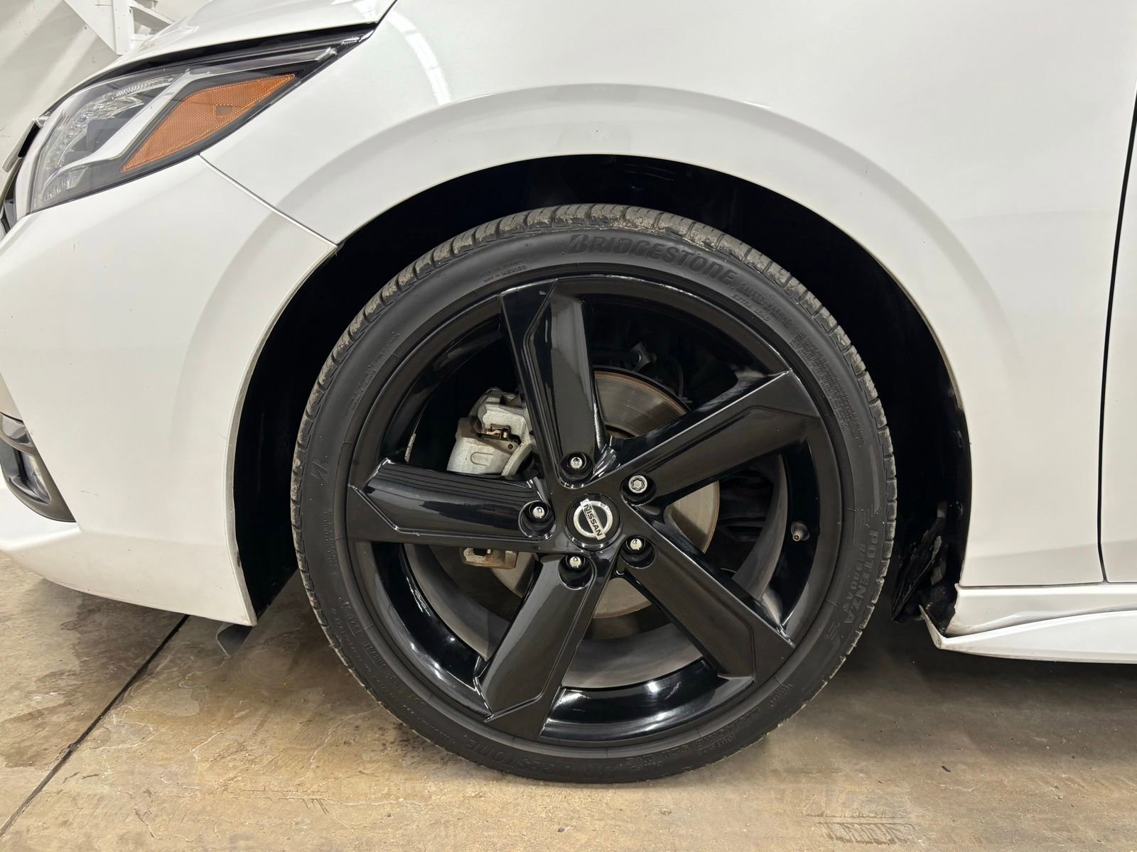 Used 2023 Nissan Sentra SR w/ SR Premium Package FWD image 9