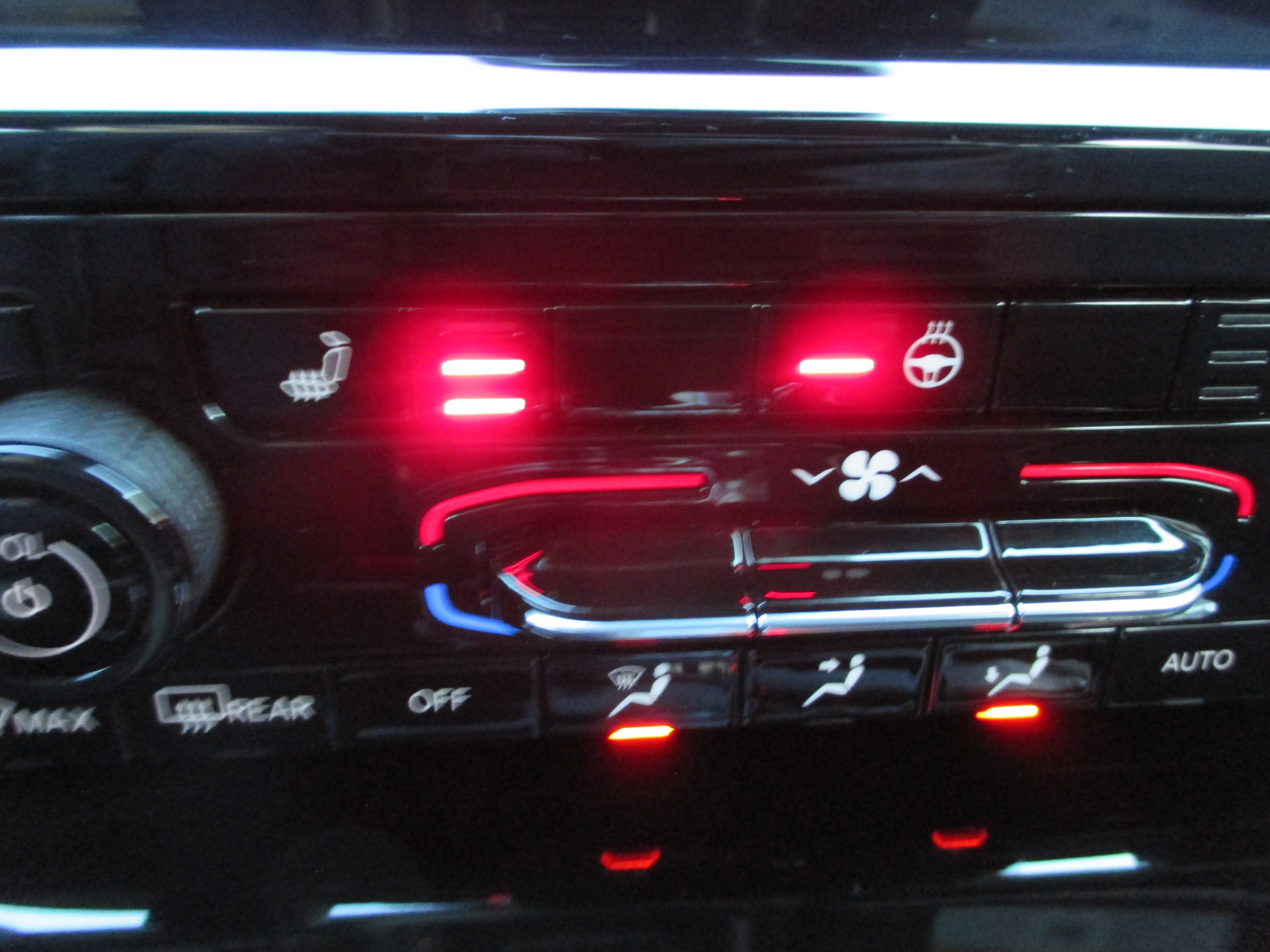 Used 2025 Jeep Grand Cherokee L Laredo w/ Luxury Tech Group I image 19