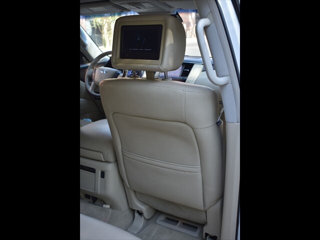 Used 2014 INFINITI QX80 2WD w/ Deluxe Touring Package image 29