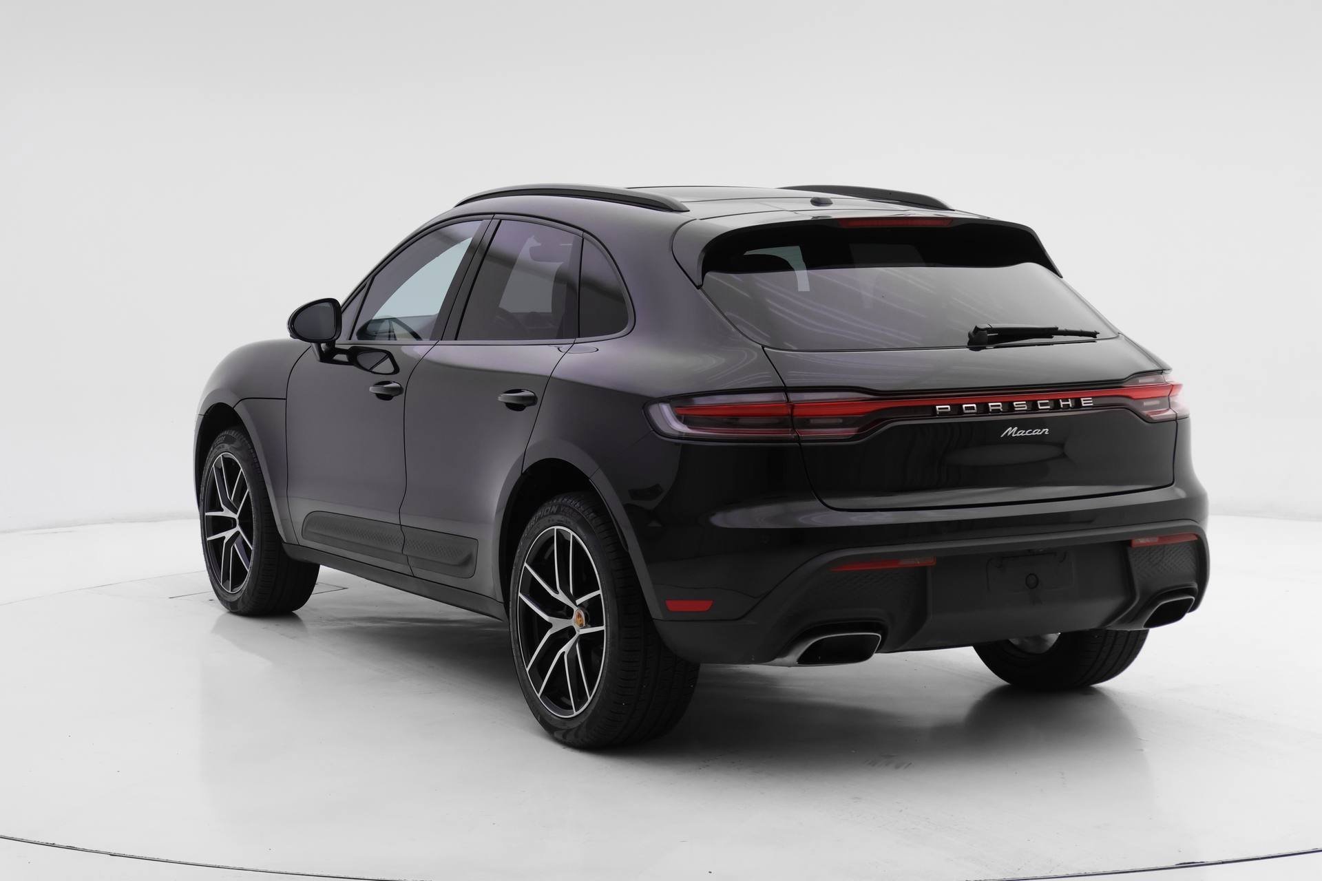Used 2025 Porsche Macan image 3