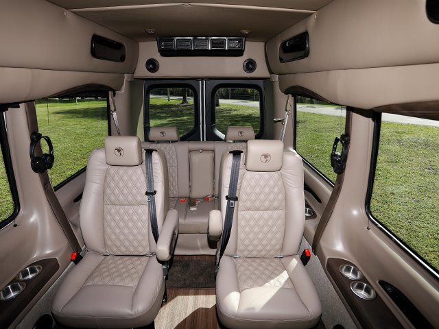 Used 2024 Mercedes-Benz Sprinter 3500 image 25